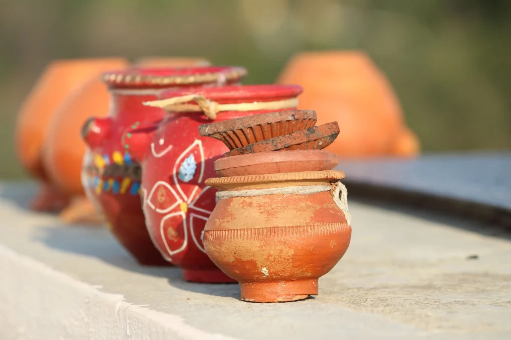 Cách Chọn Bình Gốm Thủ Công Cho Phòng Khách Tối Giản clayjar snowart