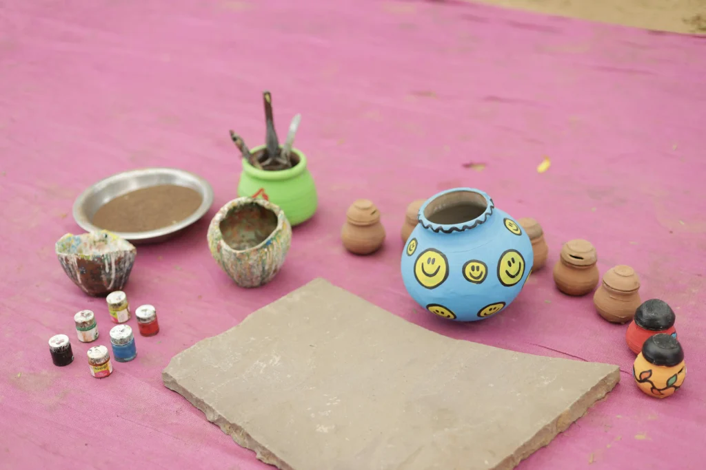 Cách Chọn Bình Gốm Thủ Công Cho Phòng Khách Tối Giản Mini Clay