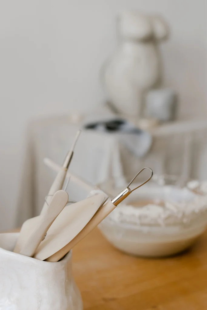 A Guide to Bespoke Custom Gifts: How to Choose Luxury Wedding Gifts doi ban tay nghe nhan ti mi tao hinh phoi dat set my thuat 11zon