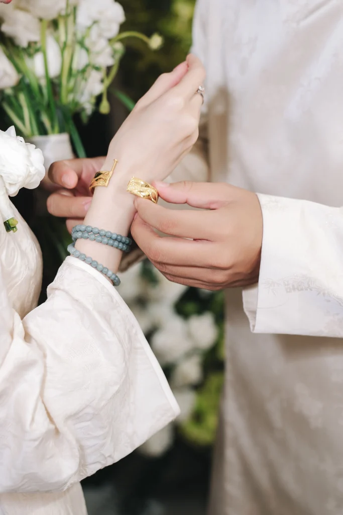 Wedding Anniversary Gift Ideas: Meaningful and Timeless Gifts to Celebrate Love hop qua cuoi doc dao thiet ke toi gian sang trong 11zon