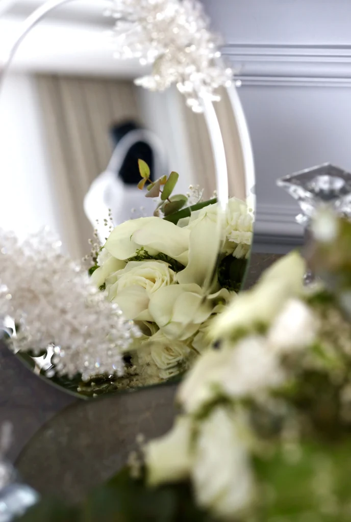 Unique Wedding Gifts for Best Friends: Artistic Touches for a Creative Workspace luxury wedding decoration creative wedding gift setup 11zon