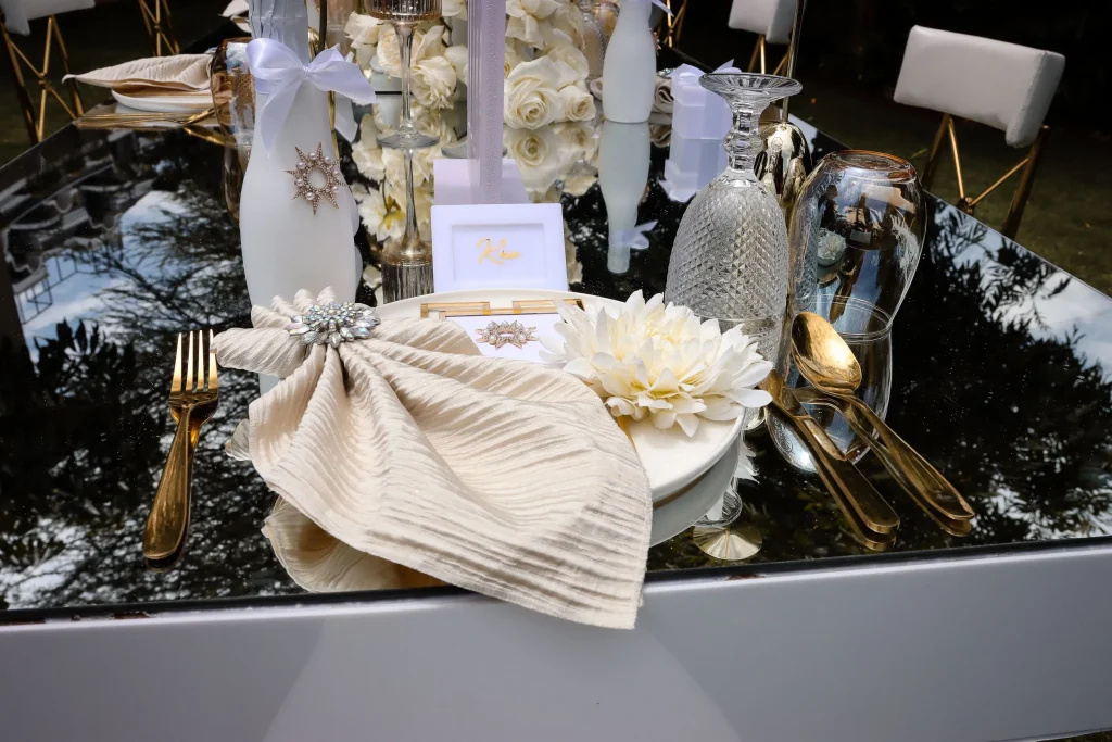 Unique Wedding Gifts for Best Friends: Artistic Touches for a Creative Workspace wedding anniversary gift creative wedding gift snowart 11zon