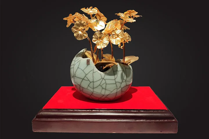 A Distinguished Company Anniversary Gift: Honoring Leadership Through a One-of-a-Kind Masterpiece corporate anniversary gift for 30 years