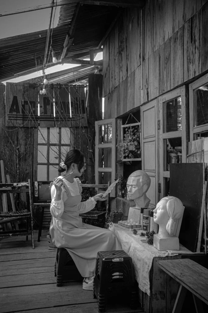 Preserving Family Legacy Through Art: The Timeless Value of a Bespoke Couple Portrait tuyet pham chan dung phu the luu giu di san gia dinh 11zon