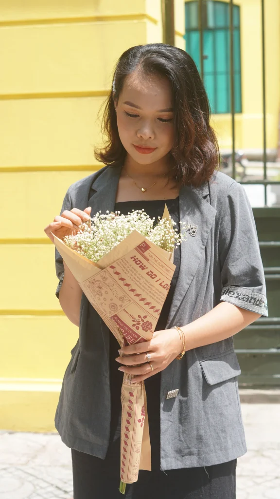 bo hoa tuoi kem thiep viet tay 1 11zon